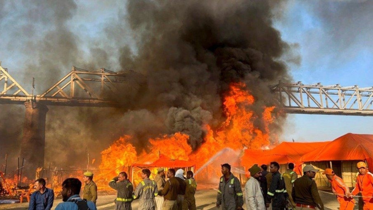 breaking news: massive fire in mahakumbh